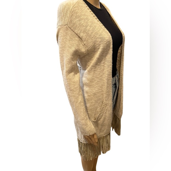 Beautiful fringe cardigan 😻🍁 - Picture 3 of 7